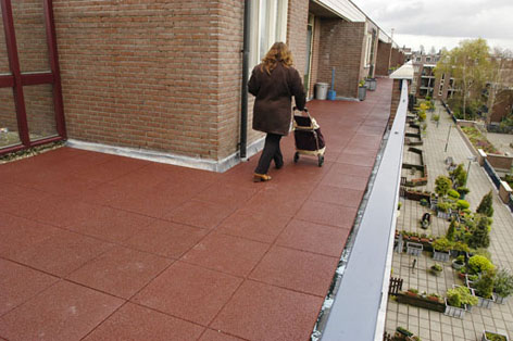 Vriend Mevrouw Vriendelijkheid Rubber terrastegels - Aktieprijs rubber terrastegels: 6,45 per stuk incl.  btw.